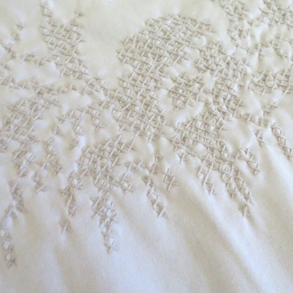 Vintage Large Oval Fabric Tablecloth Beige Floral Hand Cross-stitch Embroidery - Picture 5 of 7